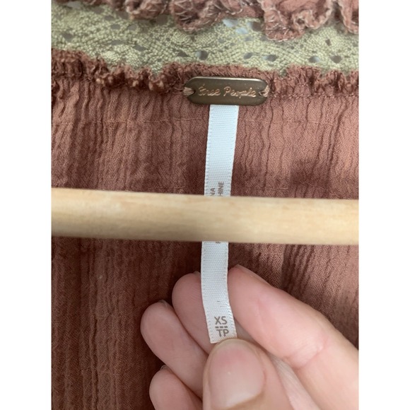 Free People Sivan Embroidered Top XS Lace Ruffle Trim Romantic Boho Floral Vneck - Picture 5 of 10